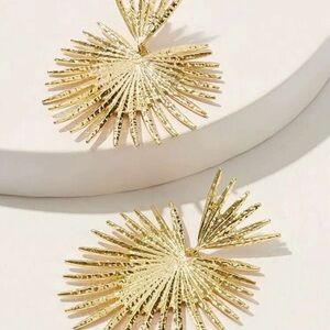 Fanned Out Metal Fringe Earrings - Gold